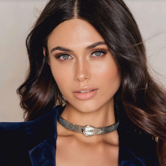 VANESSA MOONEY // queens buckle choker LAST FIRM - Picture 3 of 8